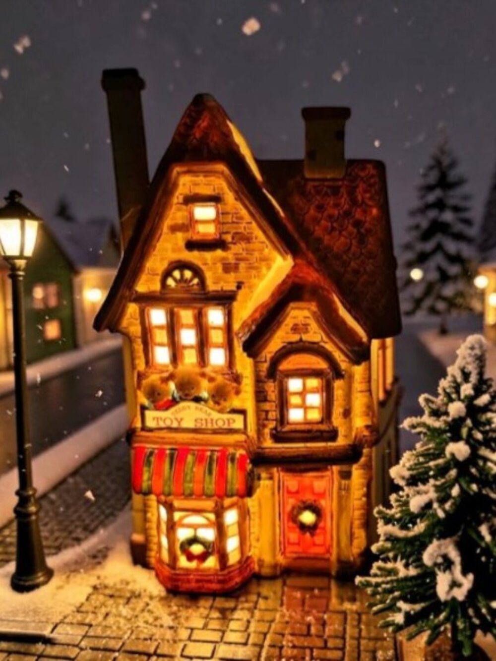 🎄 Vintage Dickens Keepsake Lighted Village – Teddy Bear Toy Shop 🎄